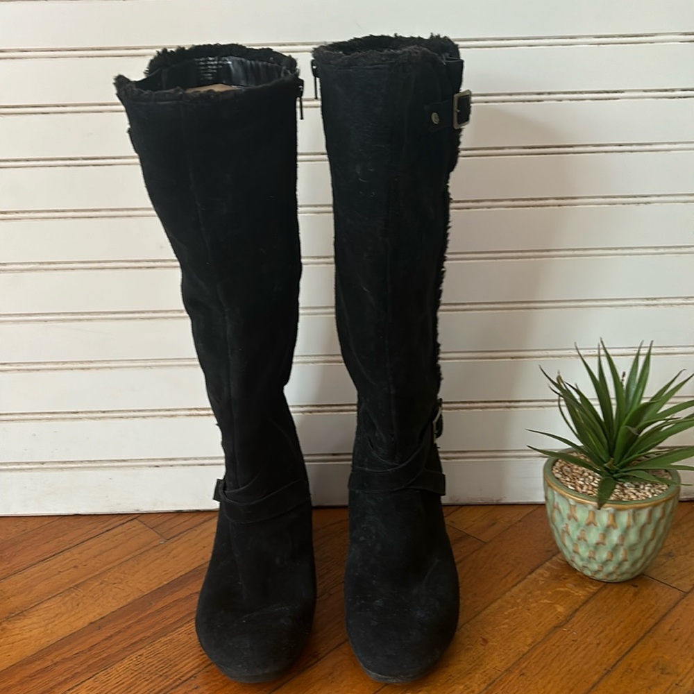 Women Sz 9.5M black suede faux fur zip up dual buckle knee high wedge heel boots